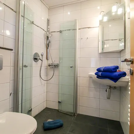 Und Zentrumsnahe Fuer Bis Zu 4 Personen In Doese Apartmán *
